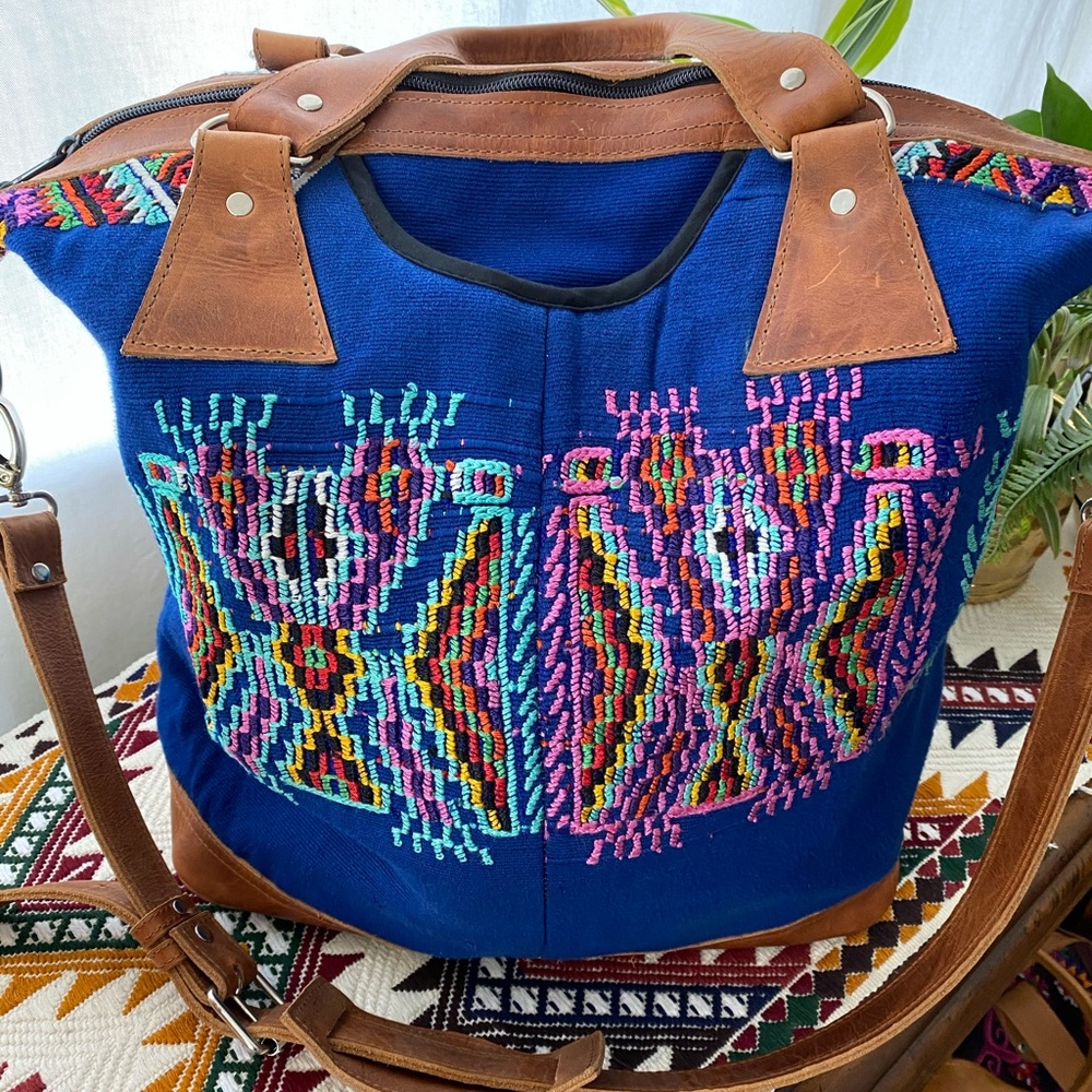 Ixchel Triangle XL bag